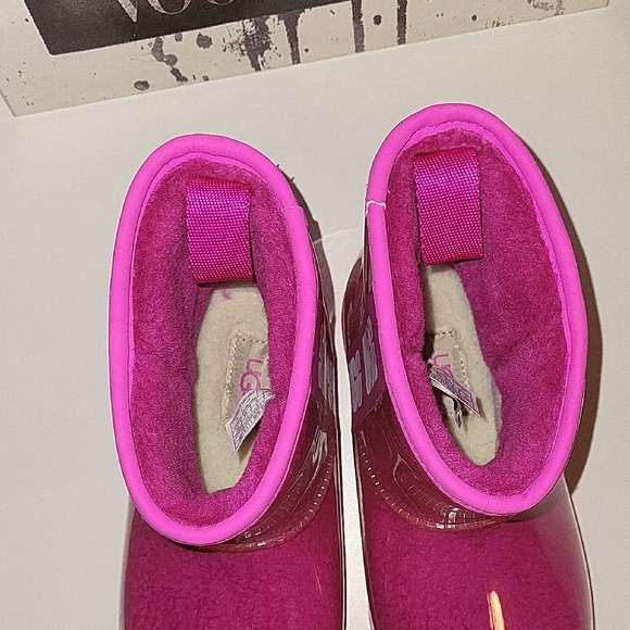 UGG RARE color Dragon Fruit Short Rain Boots - Picture 4 of 7